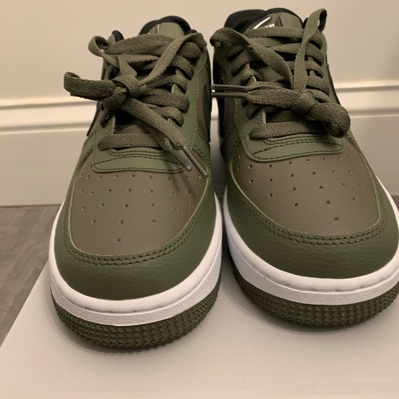 Air Force 1 ‘07 twilight marsh/blk-white Womens 7.5 - Picture 3 of 7